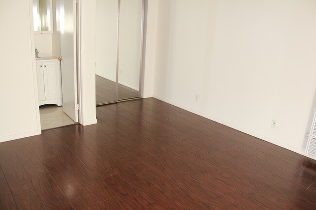 Photo - 2010 Pacific Ave Unit #4