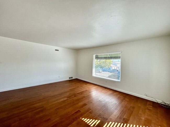 Photo - 2 Bed, 1 Bath in Central SD. Water/Trash/Parking Included Unit 4442