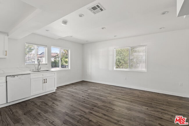 Photo - 5142 Denny Ave