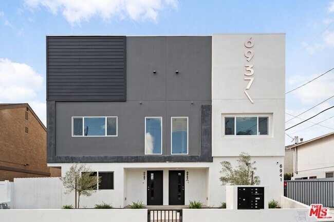 Building Photo - 6941 1/2 Simpson Avenue Unit Rental
