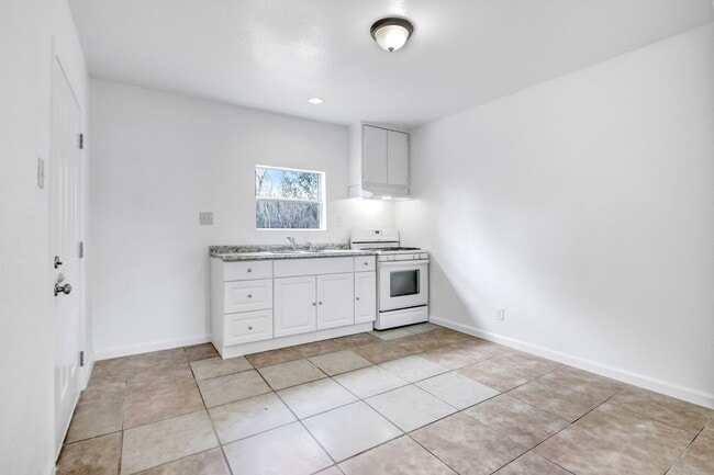 Photo - 1659 W Nicolet St Unit A