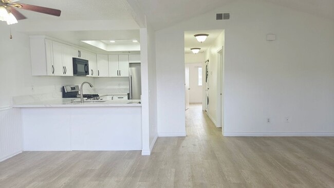 Photo - 713 Walnut Dr Unit 17