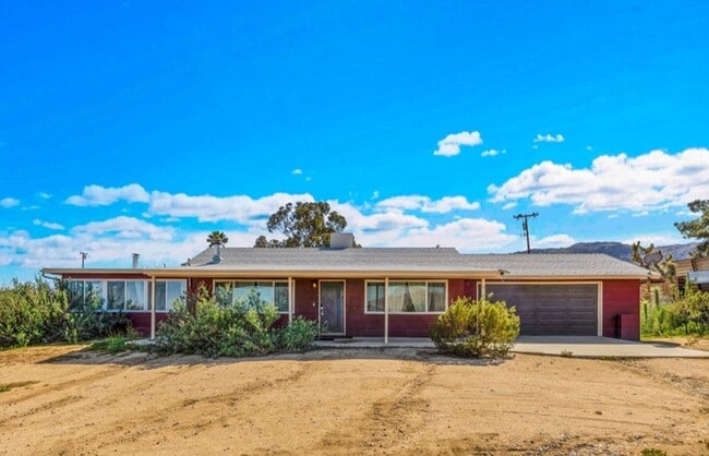 Building Photo - 3 Bedroom 1.5 Bath Modern Farmhouse near JT National Park * MOVE IN SPECIAL*