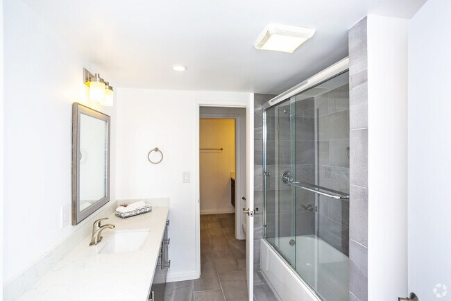 Photo - 468 South Roxbury