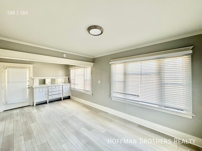 Photo - 1123 E Appleton St Unit 1123