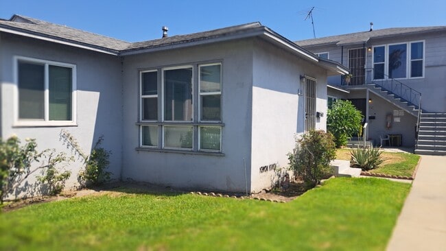 Building Photo - 712 1/2 W Redondo Beach Blvd Unit # 712 1/2