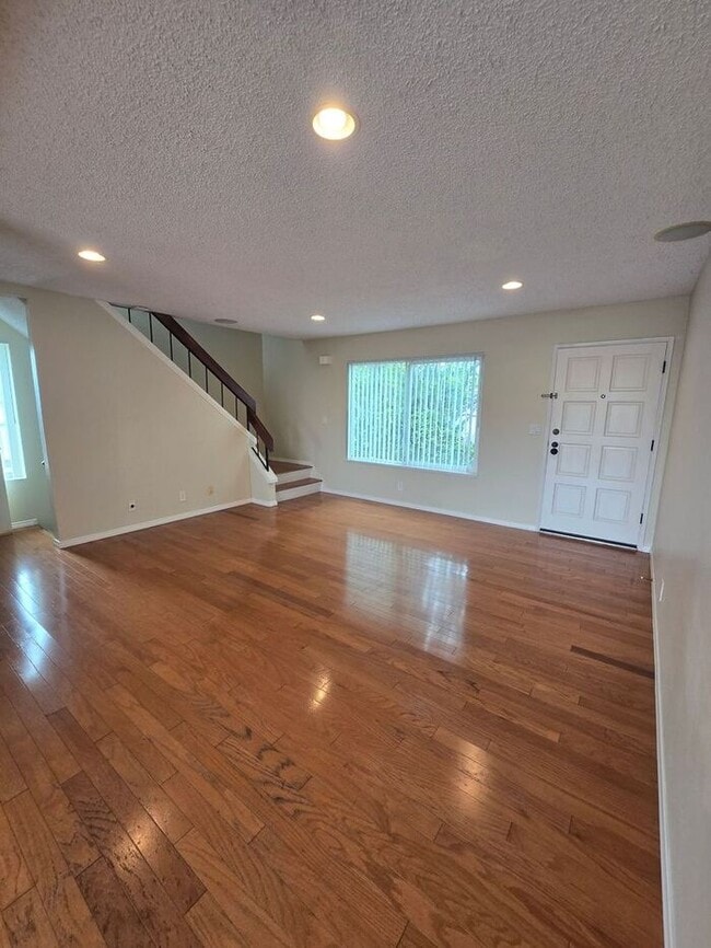 Spacious 2BD/2.5BA Town Home near Universi... - Spacious 2BD/2.5BA Town Home near Universi...