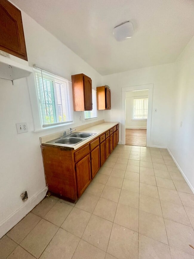 Photo - 732-738 Gaviota LB Unit 738