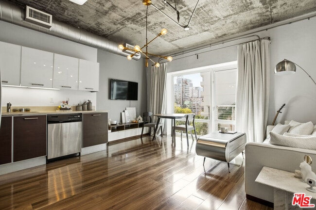 Photo - 645 W 9th St Unit 529