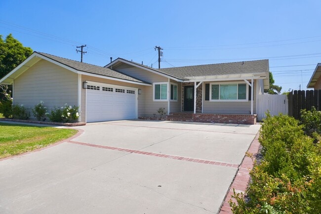 Building Photo - Beautiful 3B/2BA Home in La Habra Availabl...