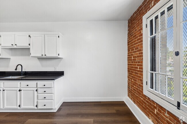 Studio - 550SF - Dining Room - Nirvana