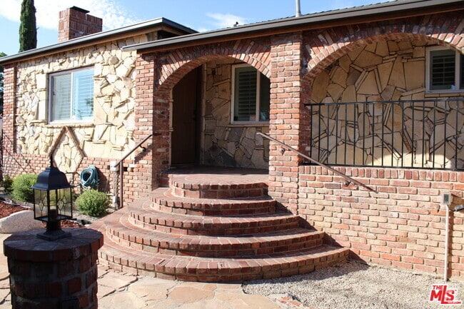 Building Photo - 12318 San Fernando Rd Rental