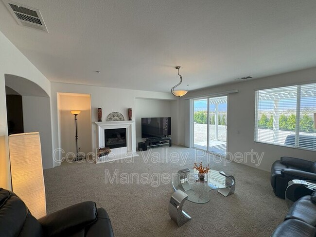 Building Photo - 1290 Esperanza Trail