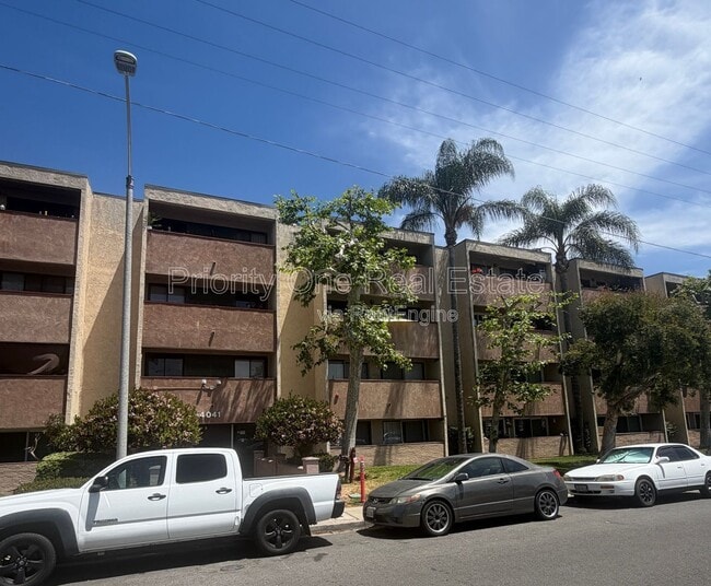 Building Photo - 4041 Oakcrest Dr Unit 405