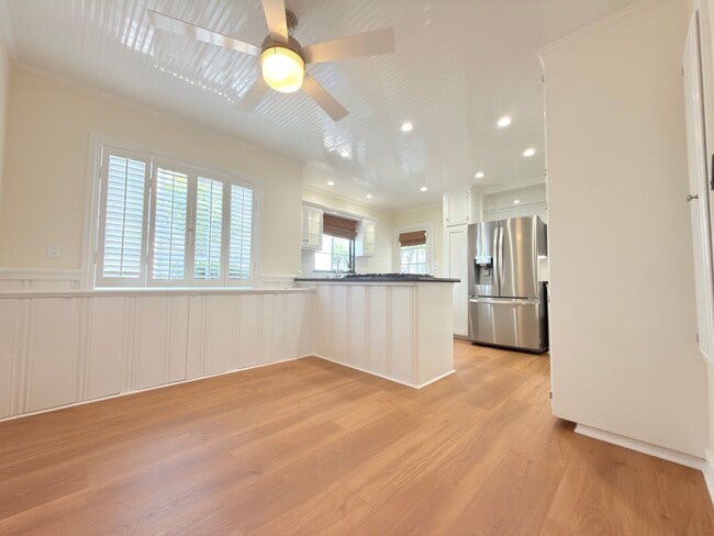 Photo - 12550-12556 Oxnard St Unit 12552