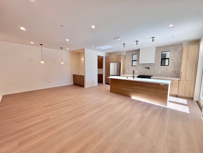 Photo - 17852 Saticoy St Unit 17852 Saticoy St