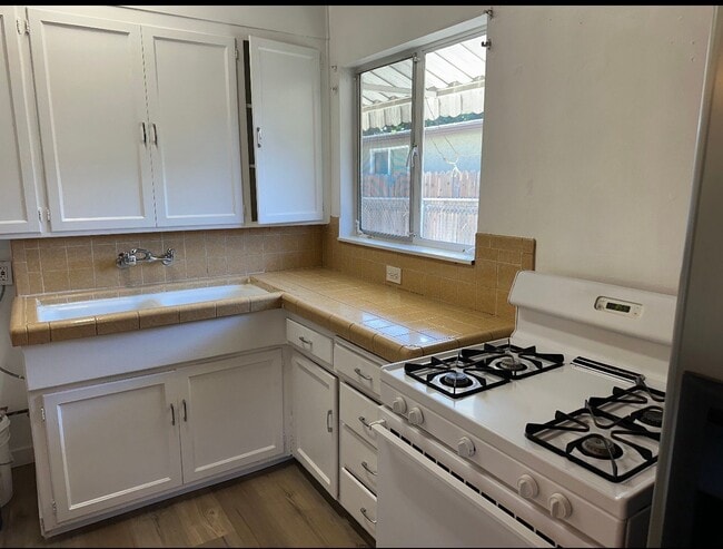 Photo - 14259 Roscoe Blvd Unit 4