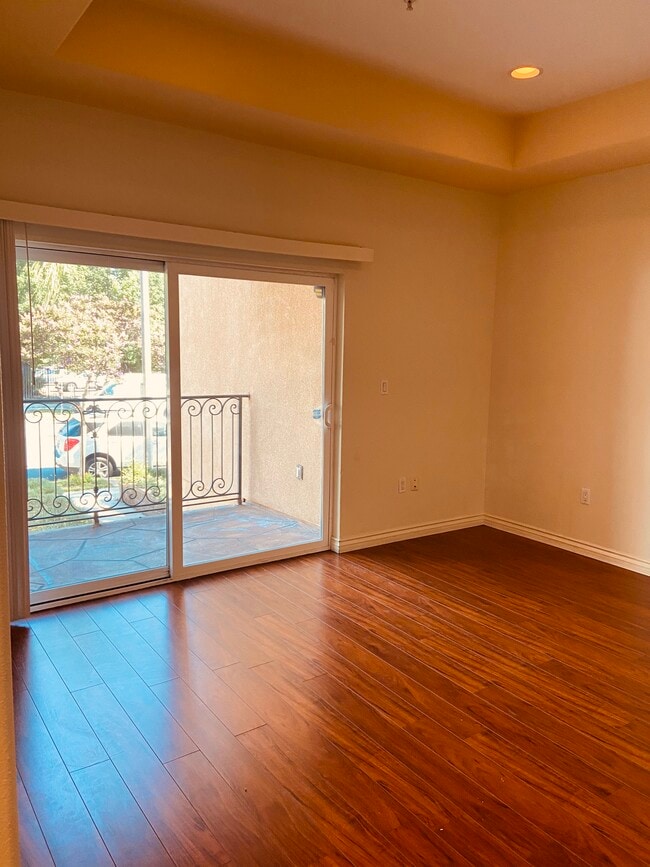 Photo - 303 W Verdugo Ave Unit 103