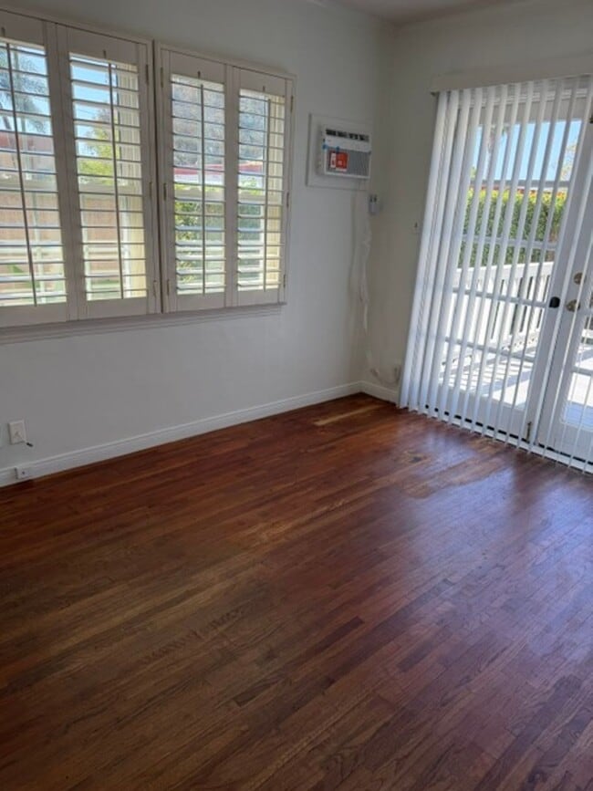 Photo - 1158 Oak Ave