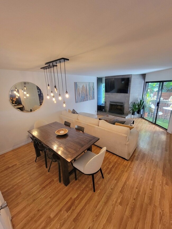 Building Photo - 943 Torrance St Unit 2