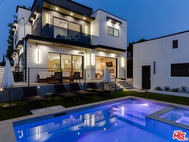 Photo - 5929 Hesperia Ave