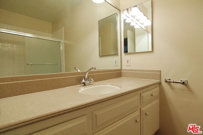 Photo - 5000 S Centinela Ave Unit 325