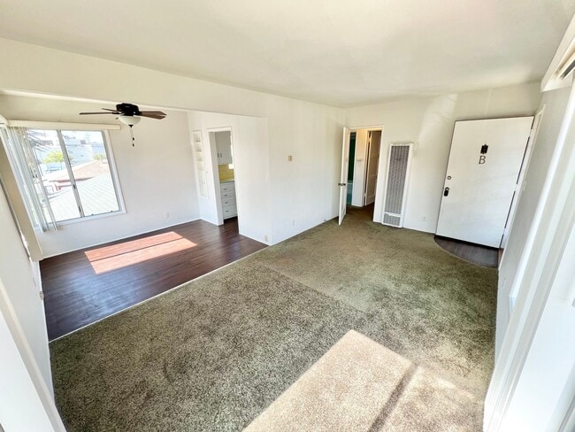 Building Photo - Granada Triplex Unit B