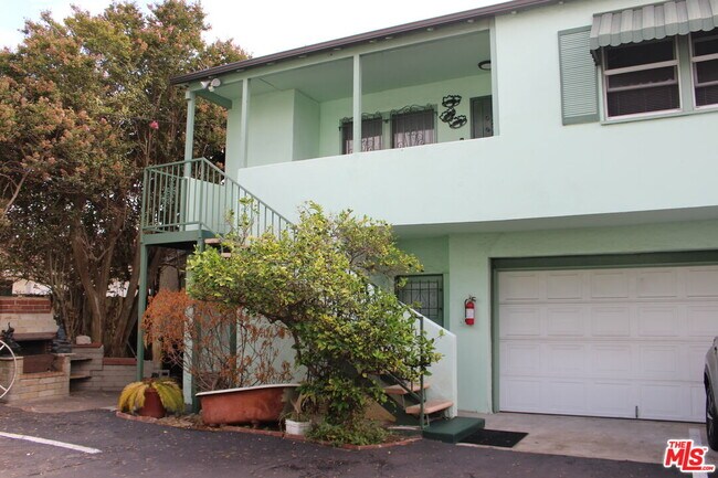 Photo - 1154 Irolo St