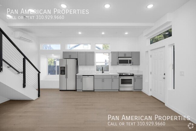 Building Photo - 1738 9th St Unit D Rental