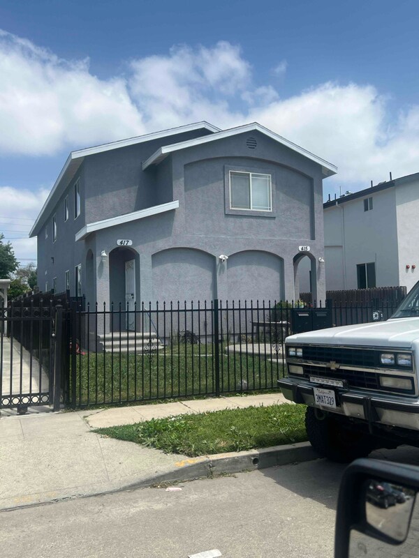 Photo - 417 E 105th St