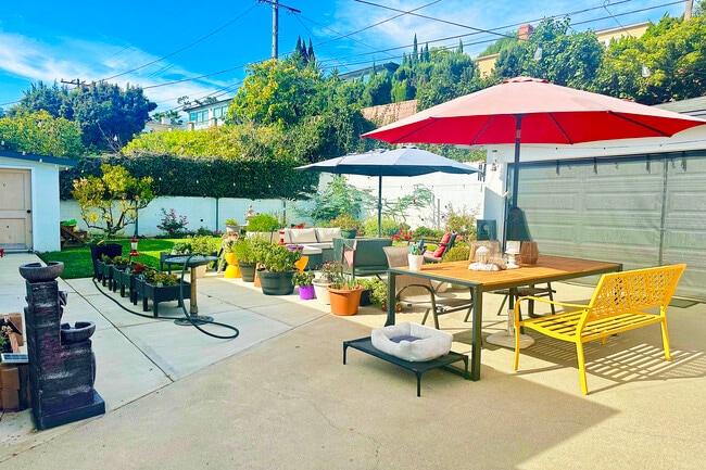 Photo - 5928 S La Brea Ave