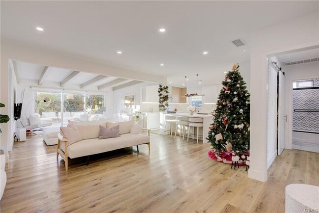 Photo - 8161 Encino Ave