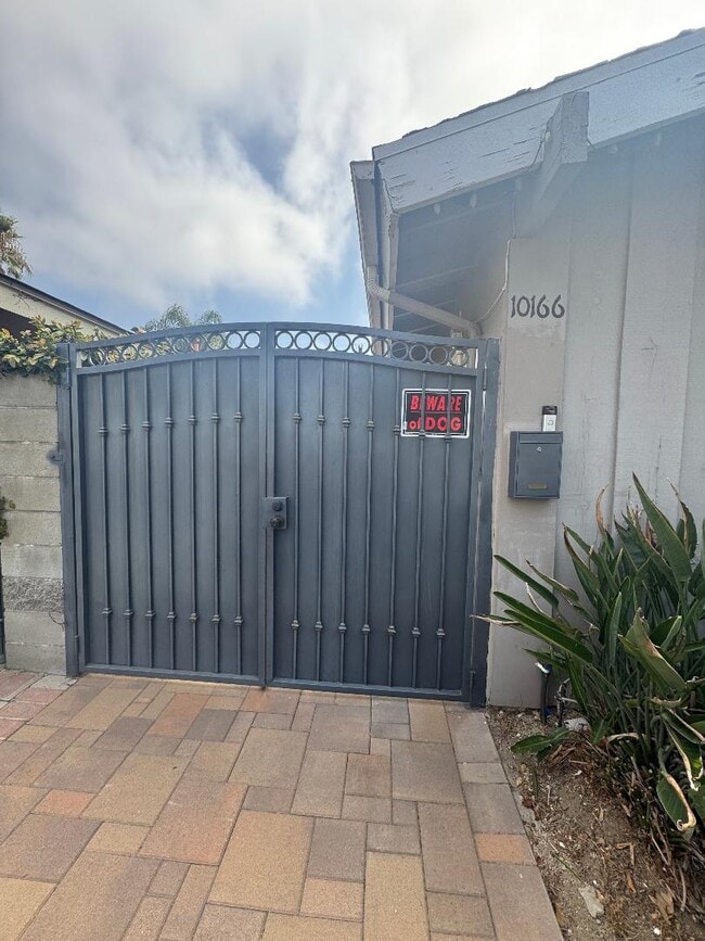 Photo - 10166 Petit Ave