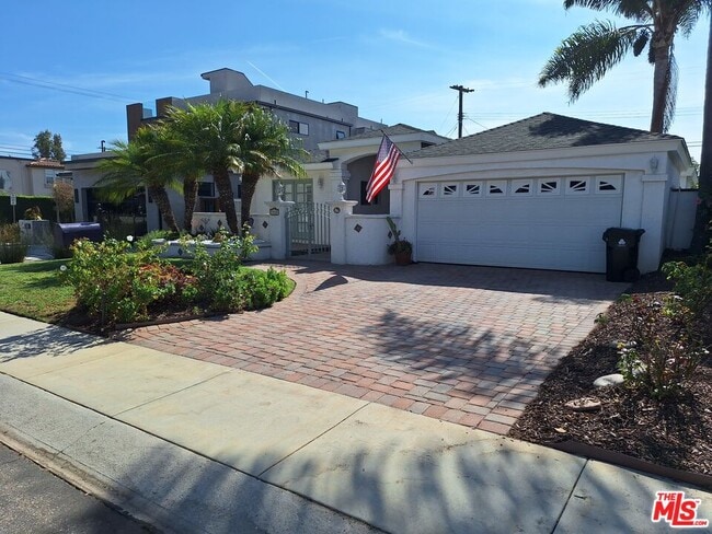 Building Photo - 7539 Denrock Ave