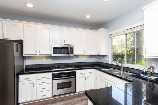 Building Photo - 2616 Bellezza Dr