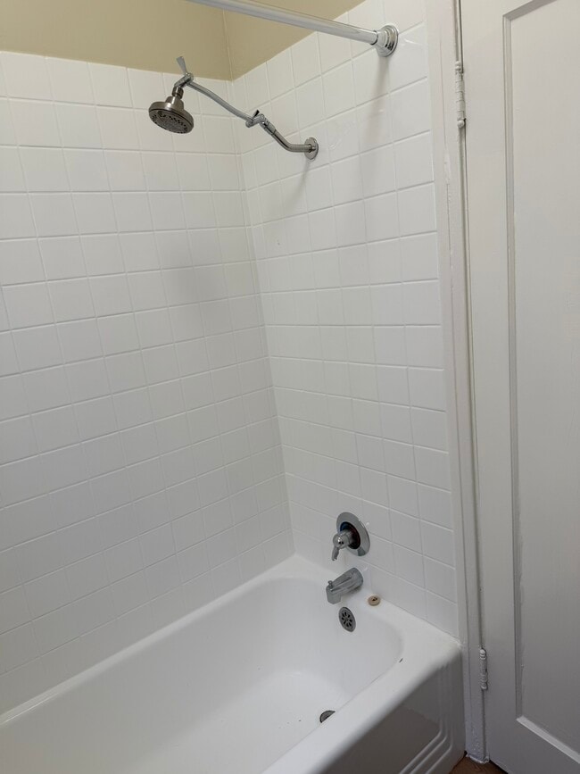 bathroom - 801 W Glenoaks Blvd Unit 801