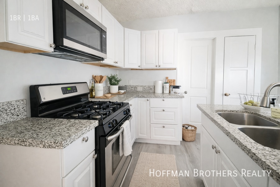 Photo - 1338 S Catalina St