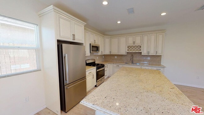 Photo - 7252 Glade Ave