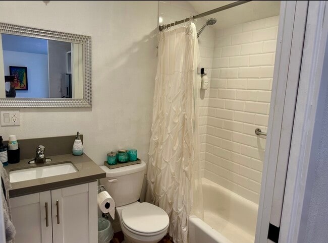 Photo - 2600 Delevan Dr