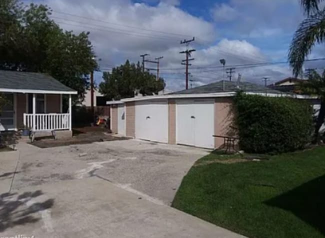 Photo - 3363 W 132nd St Unit FRONT