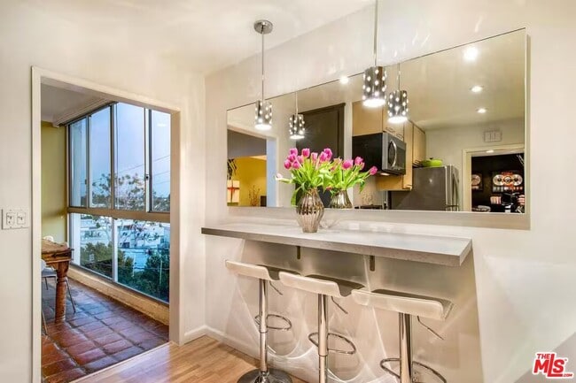 Photo - 8550 Holloway Dr Unit 305