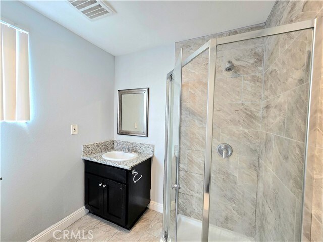 Photo - 715 W 58th St