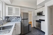 1BR, 1BA - 900SF - Kitchen - 1234-1240-N Crescent St Apartments