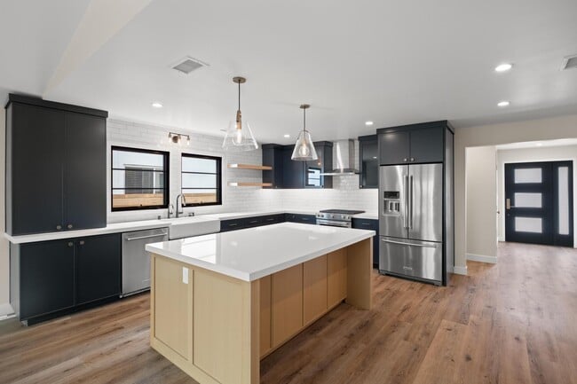 Building Photo - 2726 Andreo Ave