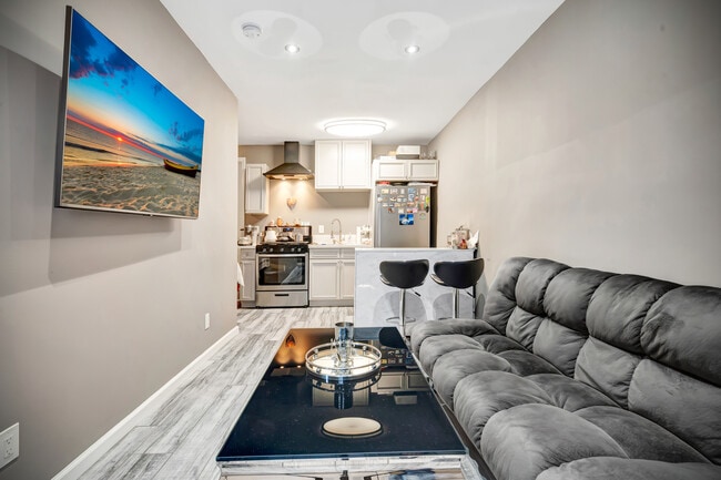 Building Photo - 6554 Greenbush Ave