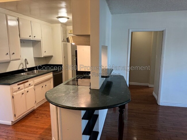 Building Photo - 1604 2nd St Unit Apartment 1h