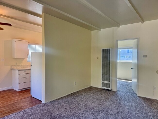 Photo - 4284 Third Ave