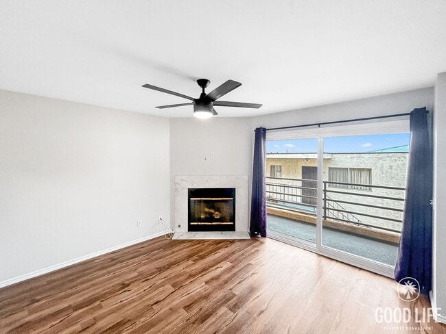 Building Photo - Beautiful 2BD/2.5 BA W/ In-Unit Laundry in...