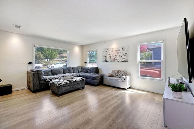 Photo - 8951 Linden Ln