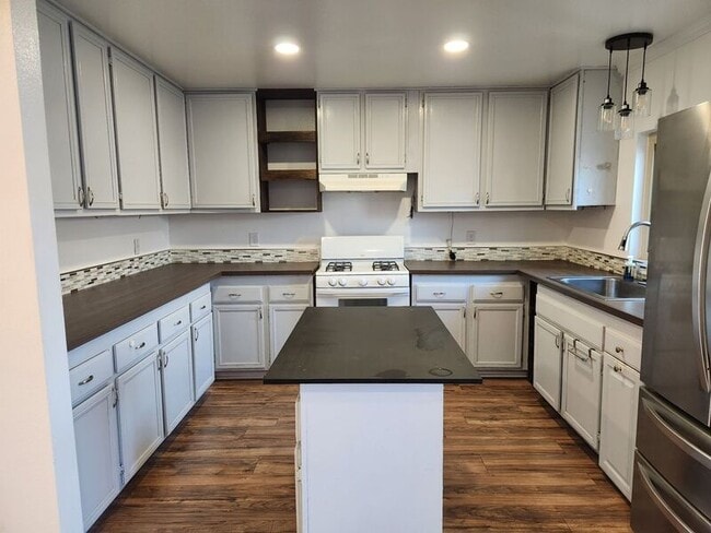 Building Photo - 1323 Villa Tempra Dr